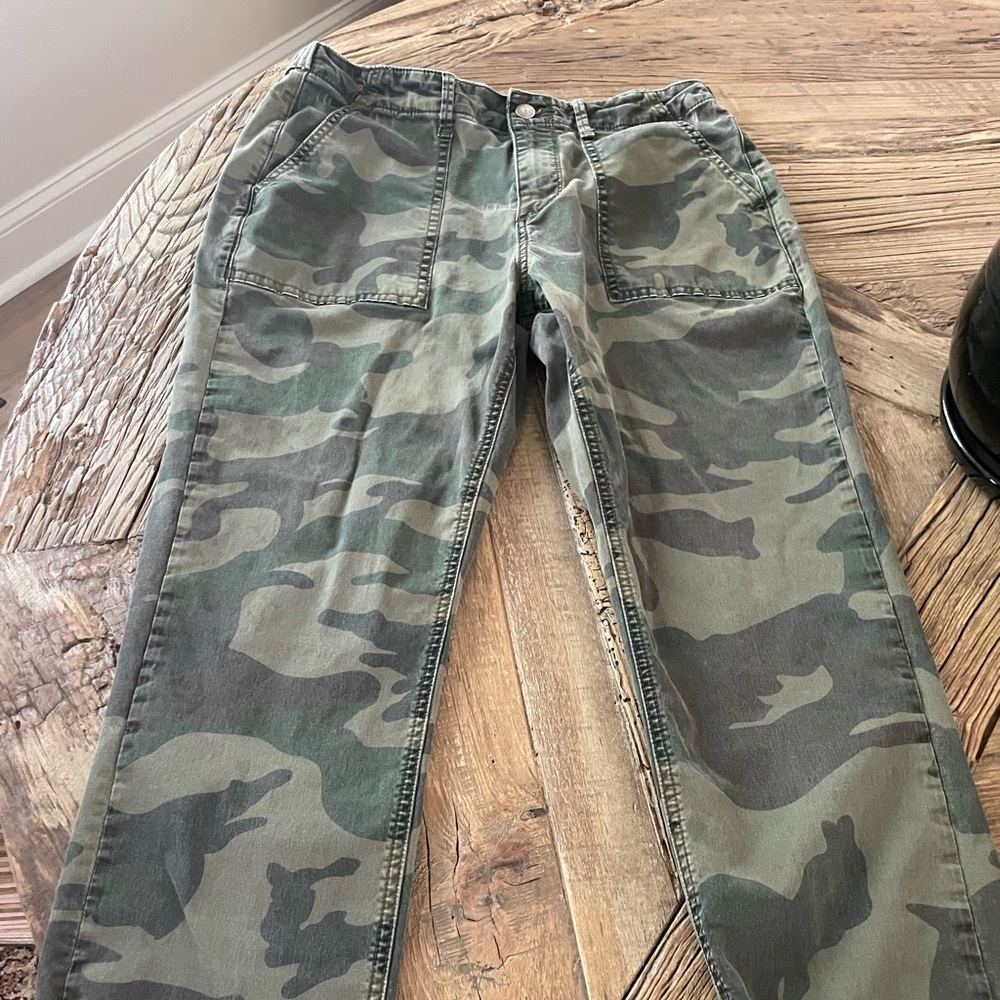 Women’s Aqua Brand From Bloomingdales Camouflage Pants Size 30